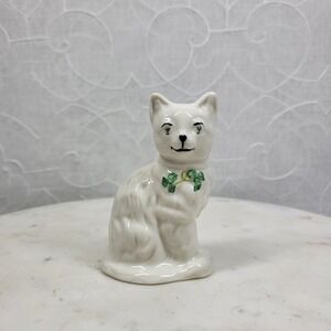 Belleek Quizzical Cat Porcelain Figurine White Shamrock Bow 4"